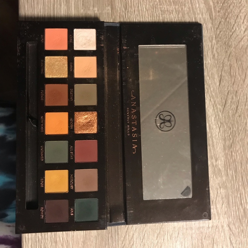 Anastasia subculture eyeshadow palette